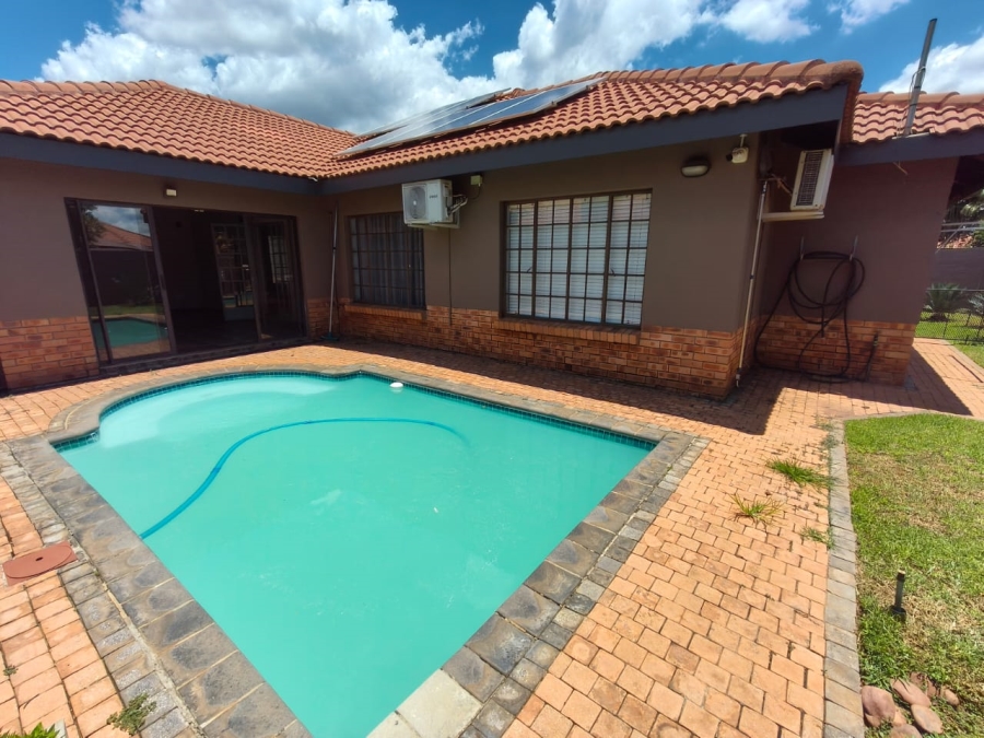 3 Bedroom Property for Sale in Waterkloof East North West